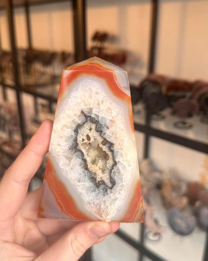 Prachtige carneool punt met druzy, Verzamelen, Mineralen en Fossielen, Ophalen of Verzenden