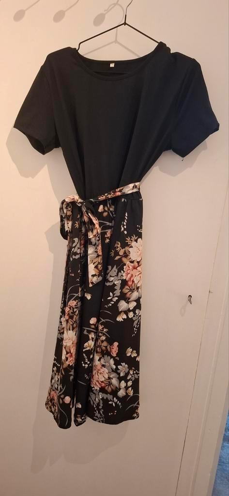 Zomerjurk sjiek maat M, Kleding | Dames, Jurken, Zo goed als nieuw, Maat 38/40 (M), Zwart, Onder de knie, Ophalen of Verzenden