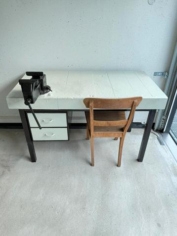 Zware werkbank met bankschroef - afbeelding 3