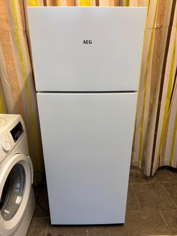 A++ Koelkast AEG - Werkt Goed - Schoon - 144cm Hoog beschikbaar voor biedingen