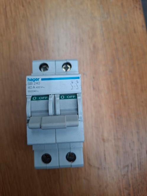 Hager SB240 Hoofdschakelaar - Nieuw, Hobby en Vrije tijd, Elektronica-componenten, Nieuw, Ophalen