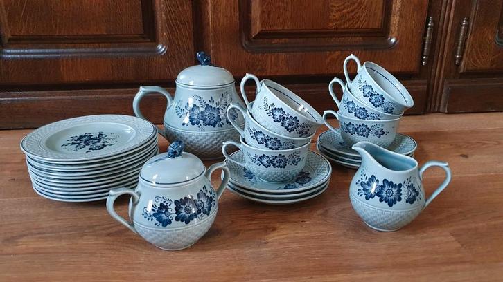 Royal Sphinx Servies - Blauw Bloemmotief, Huis en Inrichting, Keuken | Servies, Nieuw, Compleet servies, Overige stijlen, Aardewerk