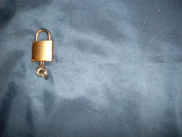koper hangslotje 3,5x4cm beschikbaar voor biedingen