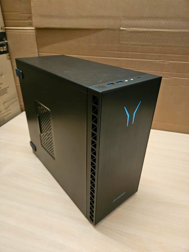 Medion erazer pc kast e20 zwart pc kast leeg behuizing, Computers en Software, Computerbehuizingen, Gebruikt, Ophalen of Verzenden