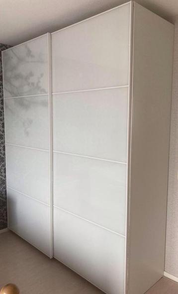 Ikea Pax Tonnes kast +2 glazen deuren en mooie takafbeelding beschikbaar voor biedingen