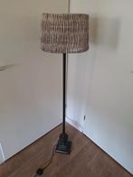 Staande lamp met rieten lampenkap, Ophalen, Zo goed als nieuw, 150 tot 200 cm