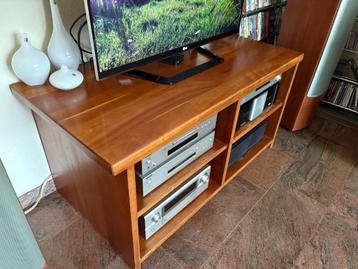 Van meubelmaker: massief kersenhouten tv/stereomeubel beschikbaar voor biedingen