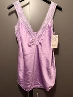 Top lila satijn met kant nieuw, Kleding | Dames, Tops, Ophalen of Verzenden, Nieuw, Paars, Zonder mouw