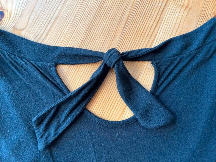 Zwart zachte S top decolleté strik open rug plooien mouwloos, Kleding | Dames, Tops, Zo goed als nieuw, Maat 36 (S), Zwart, Zonder mouw