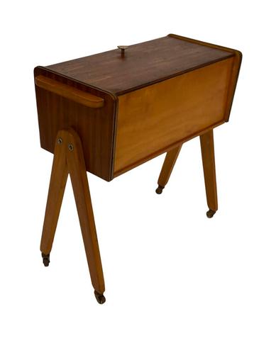 Vintage Houten Naaidoos Op Poten, Jaren 60 Design teak beschikbaar voor biedingen