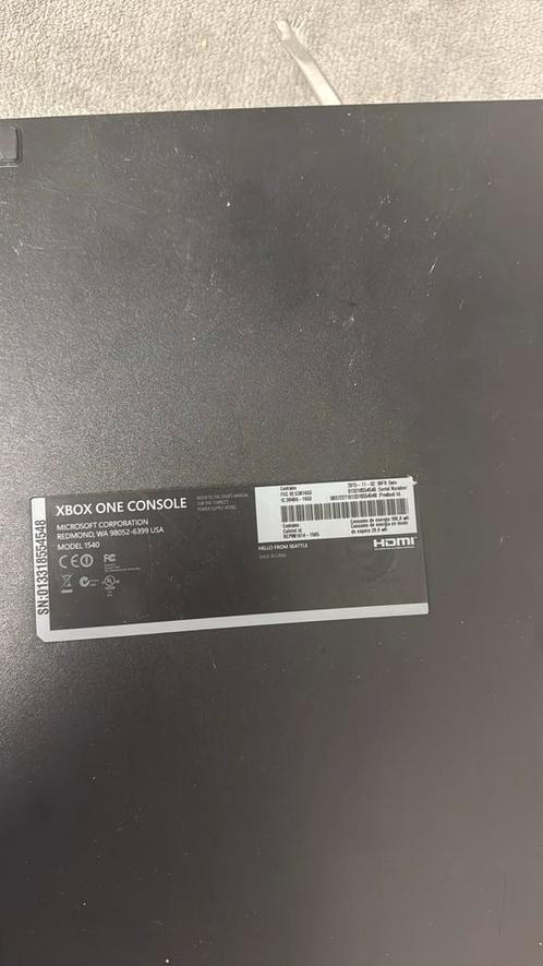 Te koop: Zwarte Xbox One met één controller – €70, Spelcomputers en Games, Games | Xbox One, Zo goed als nieuw, Ophalen of Verzenden
