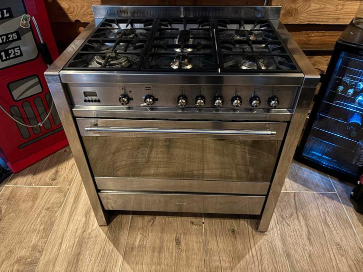 SMEG 6-pits Gasfornuis met Elektrische Oven, Witgoed en Apparatuur, Fornuizen, Gebruikt, Vrijstaand, Gas, 5 kookzones of meer