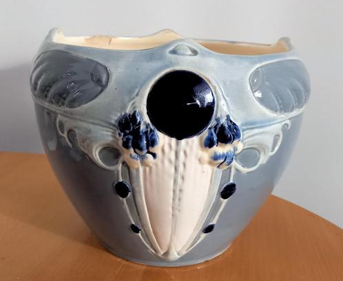 Art Nouveau bloempot - Hoogte circa 19,5 cm, Antiek en Kunst, Antiek | Keramiek en Aardewerk, Ophalen of Verzenden