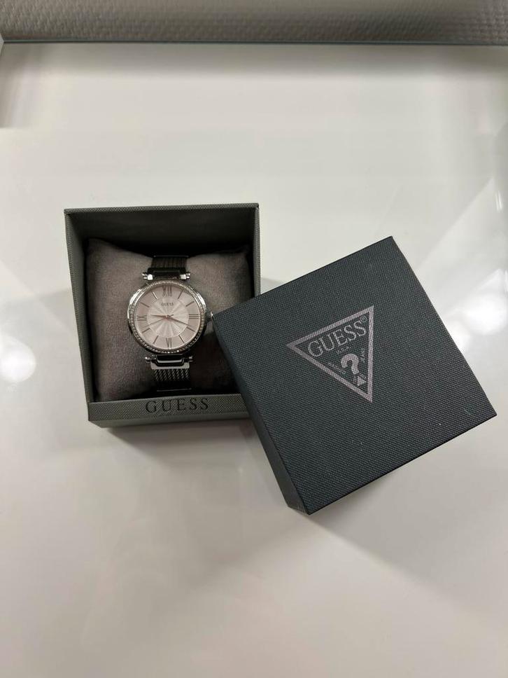 Guess - Soho horloge - W0638L1 - zilverkleurig, Sieraden, Tassen en Uiterlijk, Horloges | Dames, Zo goed als nieuw, Guess, Staal