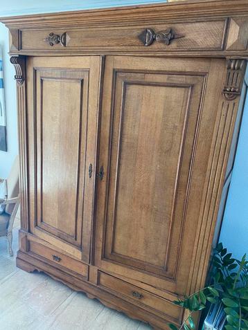 Massief Eiken antieke kast 208cm hoog, 160 cm breed, 60 cm d beschikbaar voor biedingen
