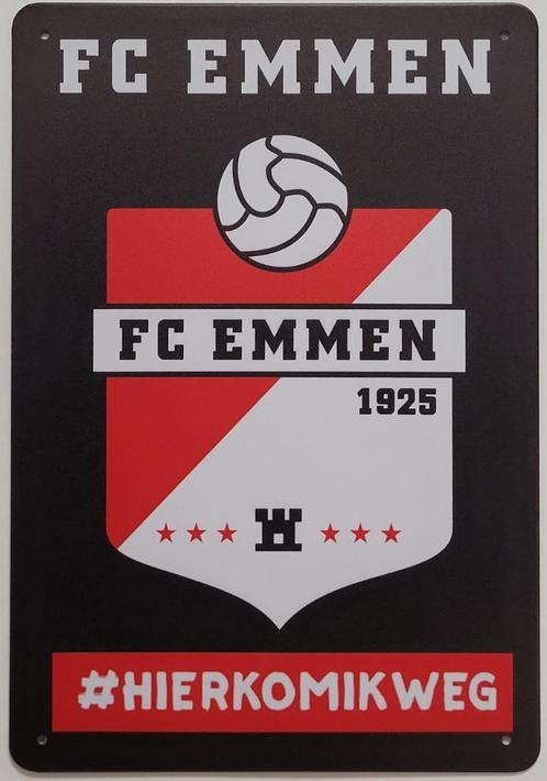 FC Emmen hier kom ik weg reclamebord van metaal wandbord, Sport en Fitness, Voetbal, Nieuw, Clubaccessoires, Ophalen of Verzenden