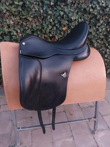 Bates HART dressuurzadel 17,5"  beschikbaar voor biedingen