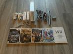 Wii - 2 controllers - 2 nunchuks - games, Spelcomputers en Games, Spelcomputers | Nintendo Wii, Ophalen of Verzenden, Zo goed als nieuw