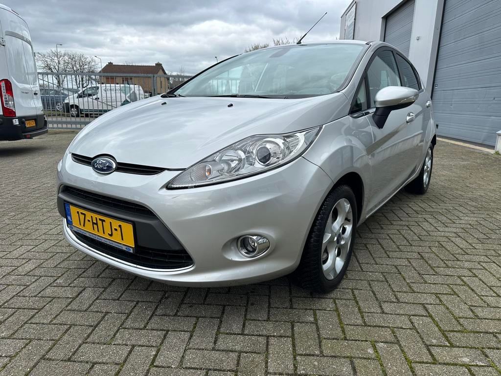 Ford Fiësta 1.4  Titanium  68 dkm Nap 1e Eigenaar, Voorwielaandrijving, 40 €/maand, Zwart, Origineel Nederlands