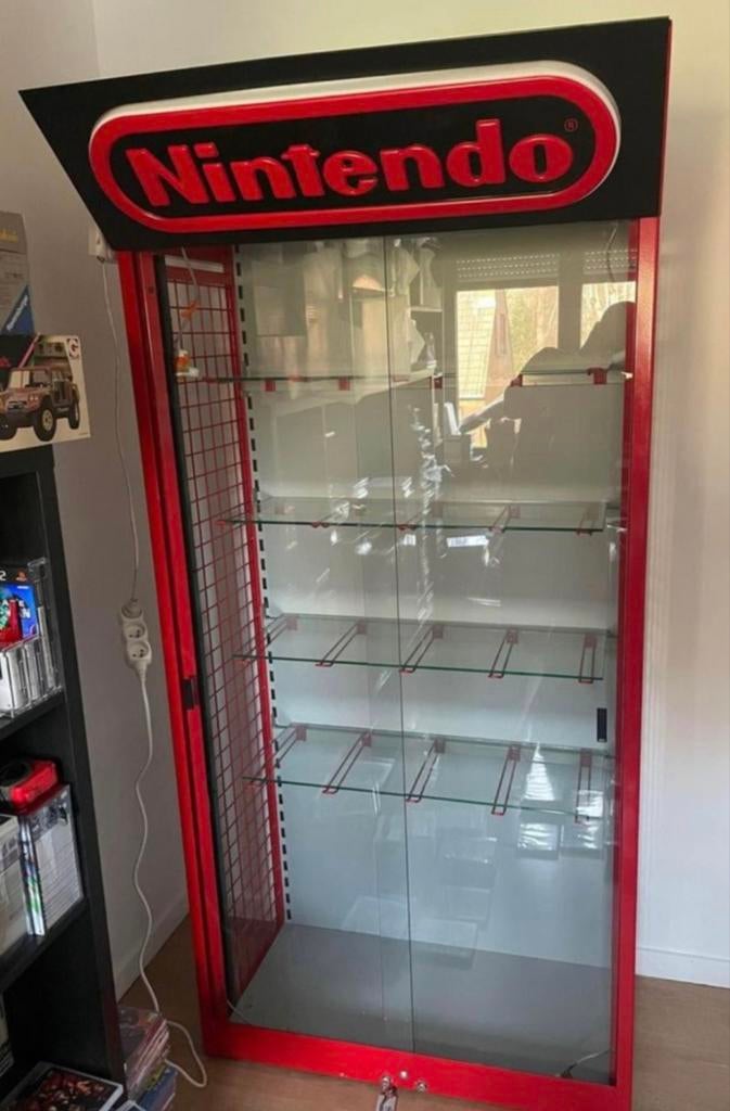 Gezocht! Nintendo vitrine kast origineel., 1 speler, Ophalen, Vanaf 3 jaar