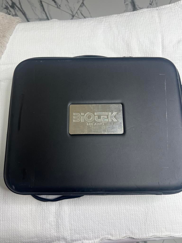 PMU machine Biotek Exclusief Strak Design met 2 Handstukken, Ophalen, Gehele gezicht, Zwart, Zo goed als nieuw