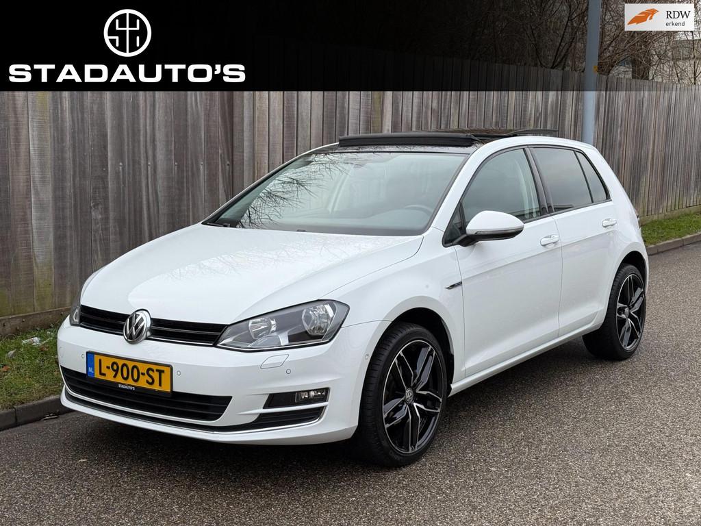 Volkswagen Golf 1.2 TSI Lounge Panoramadak/Boekjes/Carplay!, Auto's, Volkswagen, Gebruikt, 4 cilinders, 610 kg, Wit