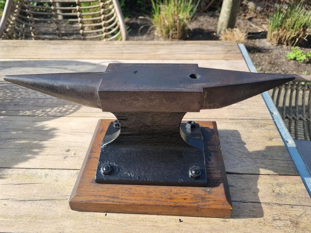 Antiek Aambeeld
Gewicht 8 kg., Antiek en Kunst, Ophalen of Verzenden