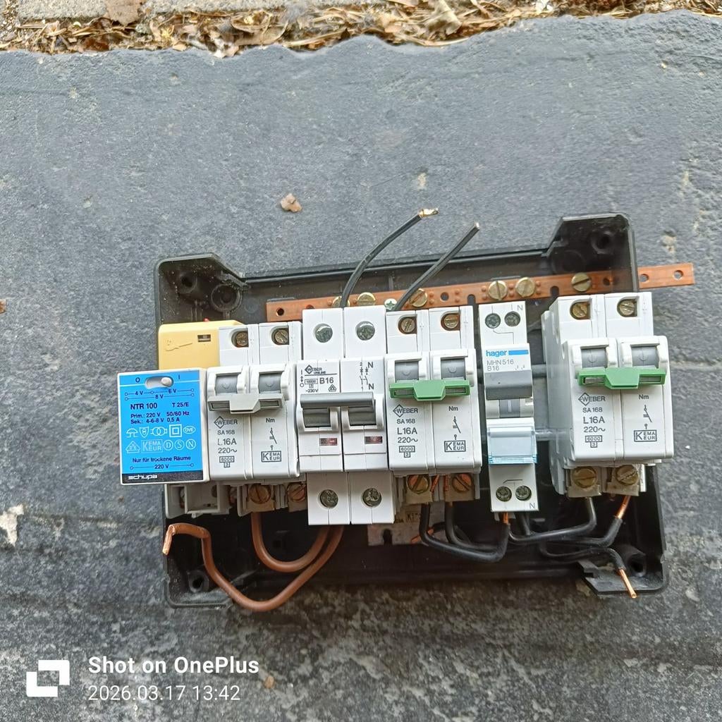 Zekeringkast met automaten en aardlekschakelaar, Doe-het-zelf en Verbouw, Elektra en Kabels, Ophalen of Verzenden, Gebruikt, Schakelaar
