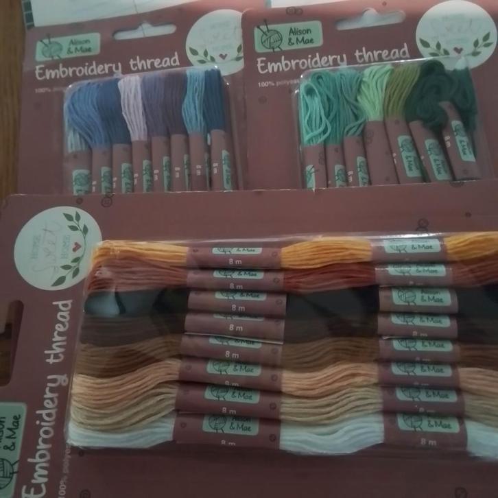 Alison & Mae Borduurzijde - 24 kleuren polyester garen, Hobby en Vrije tijd, Borduren en Borduurmachines, Nieuw, Borduurgaren of Zijde