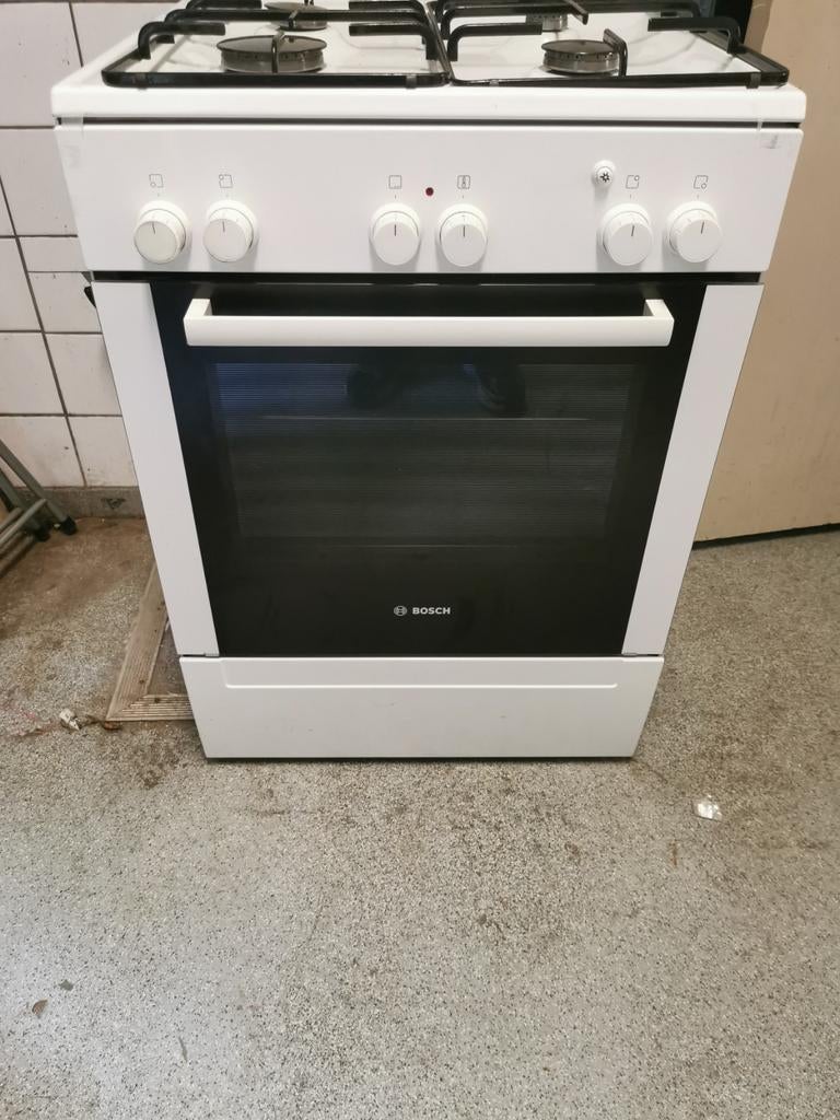 BOSH gasfornuis 4 pits en een elektrische oven, goed werkend, Witgoed en Apparatuur, Kookplaten, Zo goed als nieuw, Gas, Vrijstaand