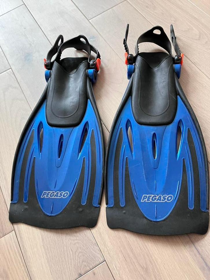 Zwemflippers / zwemvliezen maat 32-37, Watersport en Boten, Ophalen of Verzenden, Gebruikt, Zwem- of Duikvliezen