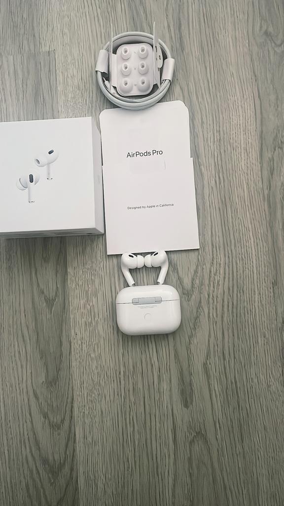 Airpods pro 2 met active noise cancelation, Telecommunicatie, Mobiele telefoons | Oordopjes, Ophalen of Verzenden, Nieuw, In oorschelp (earbud)