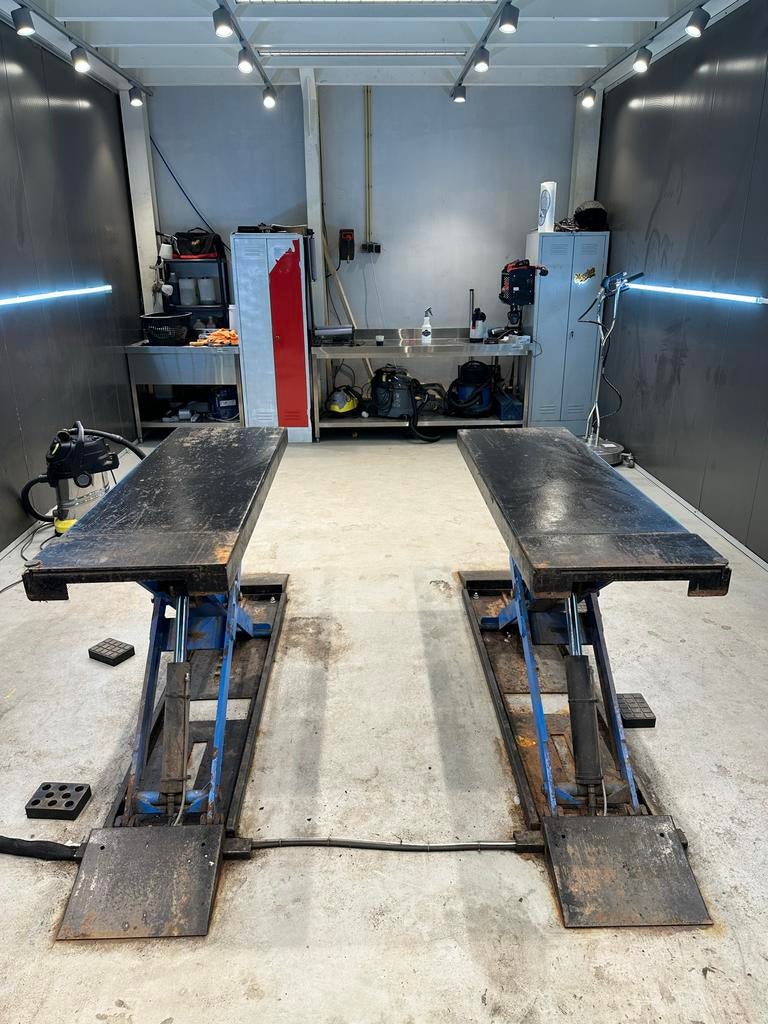 Autec Hefbrug 2500kg voor auto poetsen/garage, Ophalen, Gebruikt