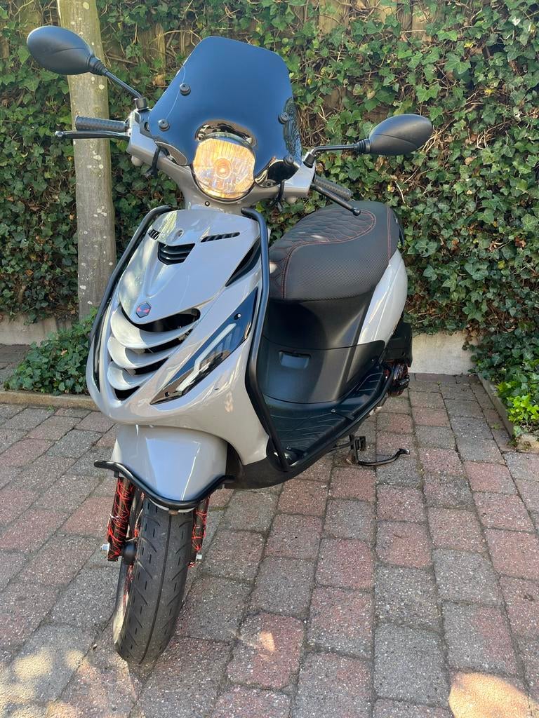 Nette Piaggio Zip 4T Brom, Fietsen en Brommers, Scooters | Piaggio, Ophalen, Gebruikt, Maximaal 45 km/u, Zip