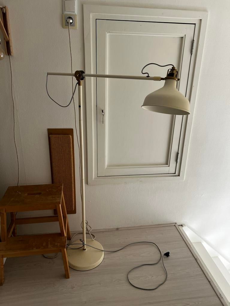 Ikea staande lamp, prima staat, kleine gebruikerssporen, Ophalen, Gebruikt, Metaal, 150 tot 200 cm