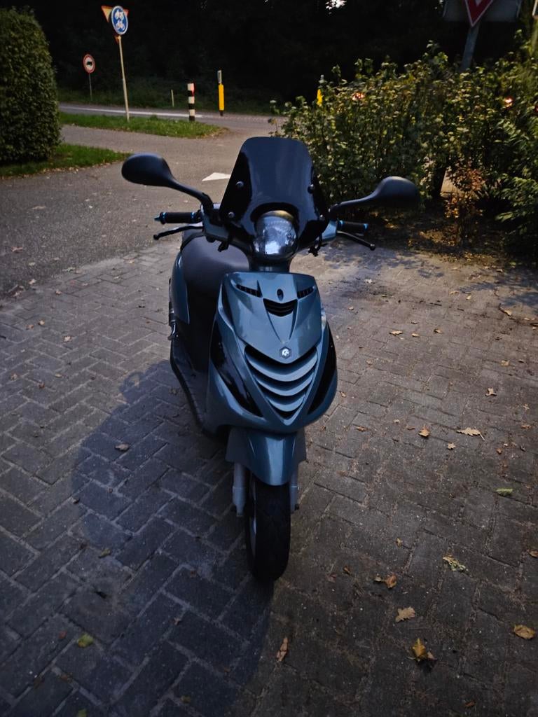 Zip 4t 50cc, Fietsen en Brommers, Scooters | Piaggio, Zip, Ophalen of Verzenden, Zo goed als nieuw, Benzine