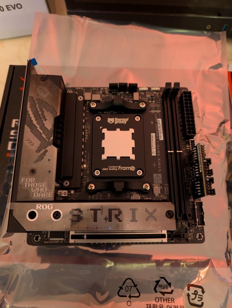 ASUS ROG Strix X870-I GAMING WIFI, Computers en Software, Moederborden, Ophalen of Verzenden, Zo goed als nieuw, Mini-ITX, AM5 X870