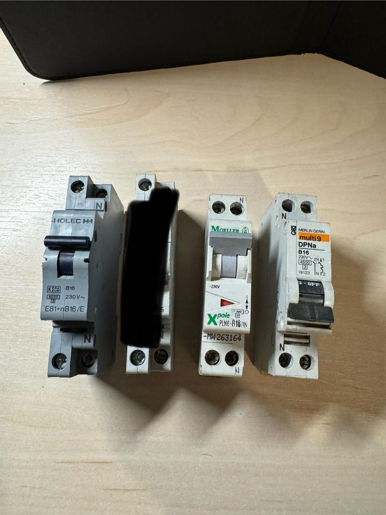 Set 3 x B16 installatieautomaten 1P+N (Holec/moeler (1.1), Ophalen of Verzenden, Gebruikt