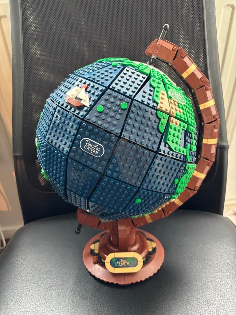 Lego Ideas De Wereldbol 21332 - Zo goed als nieuw, Kinderen en Baby's, Speelgoed | Duplo en Lego, Ophalen of Verzenden, Zo goed als nieuw