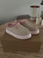UGG Tazzlove’26 nieuw in doos, Ophalen, Nieuw, Sneakers of Gympen, Roze