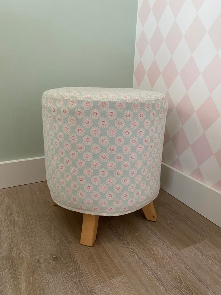 Ploem kussen en poef (gekocht bij Saartje Prum), Kinderen en Baby's, Kinderkamer | Inrichting en Decoratie, Zo goed als nieuw