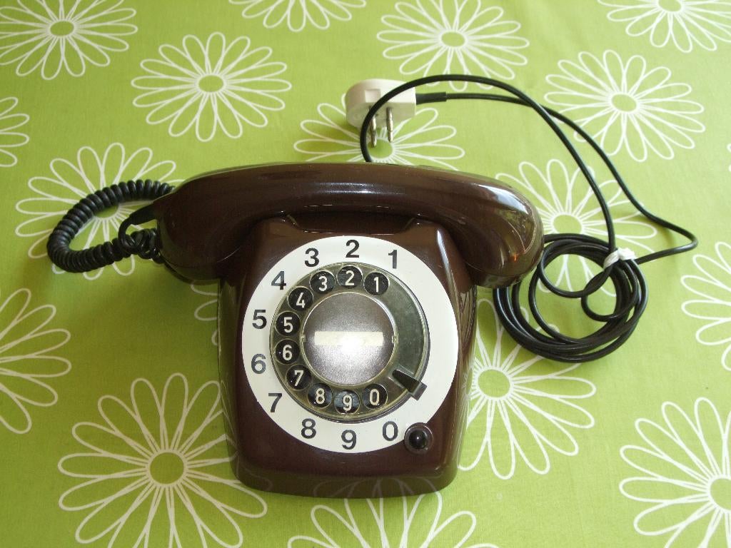 PTT - T65 de luxe telefoon mokka (bruin) uit 1982, Ophalen of Verzenden, Gebruikt, Met draaischijf