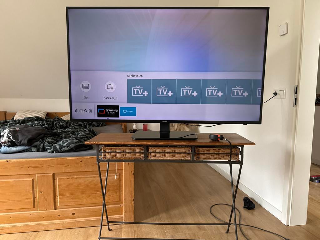 Samsung Smart TV op Poot! Met TV kastje, 50 Hz, OLED, Ophalen of Verzenden, Zo goed als nieuw