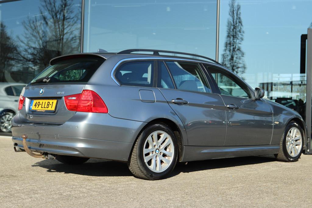 BMW 3-SERIE TOURING 318I BUSINESS LINE | XENON | TREKHAAK |, Euro 5, Origineel Nederlands, Handgeschakeld, 1405 kg
