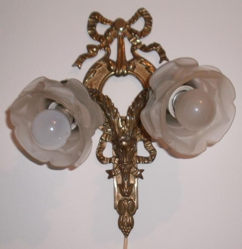 Stel twee armige antieke bronzen wandlusters met strik, Huis en Inrichting, Lampen | Wandlampen, Ophalen of Verzenden, Gebruikt