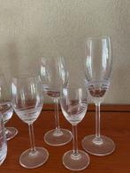 Uitgebreid Glasservies met Witte Spiraaldecoratie, Ophalen of Verzenden