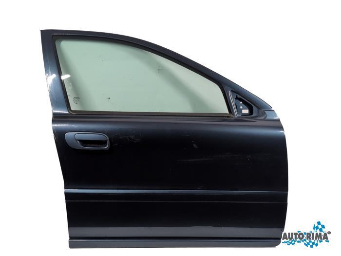 Portier 4Deurs rechts-voor van een Volvo V70 (466)