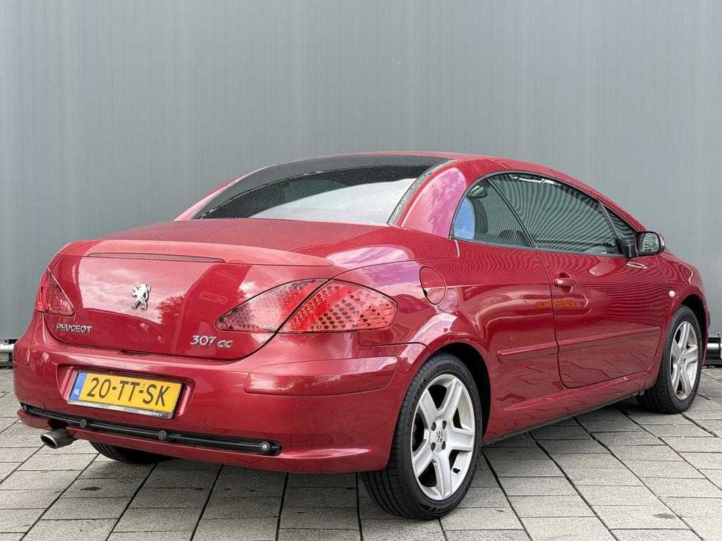 Peugeot 307 CC BWJ 2004 | 2.0-16V 136PK (lees tekst!) | LEER, Auto's, Peugeot, Voorwielaandrijving, Gebruikt, Zwart, 4 cilinders