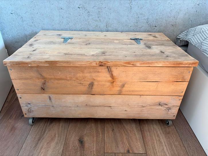 Stijgerhouten speelgoed/dekenkist met wieltjes, Huis en Inrichting, Woonaccessoires | Kisten, Gebruikt, Minder dan 50 cm, 75 tot 100 cm