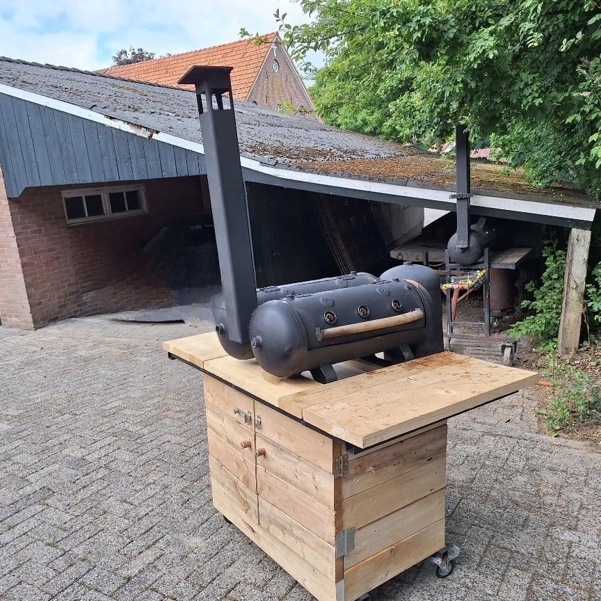 Zelfgemaakte BBQ / Smoker op verrijdbaar onderstel, Ophalen of Verzenden, Gebruikt, Zelfbouw